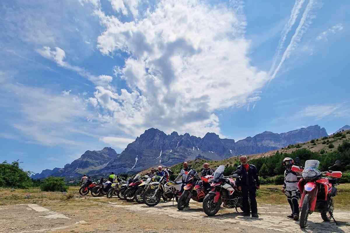 TRANSPIRENAICA EXPRESS EN MOTO TRAIL: LA RUTA DEFINITIVA POR LOS PIRINEOS EN FORMATO EXPRESS
